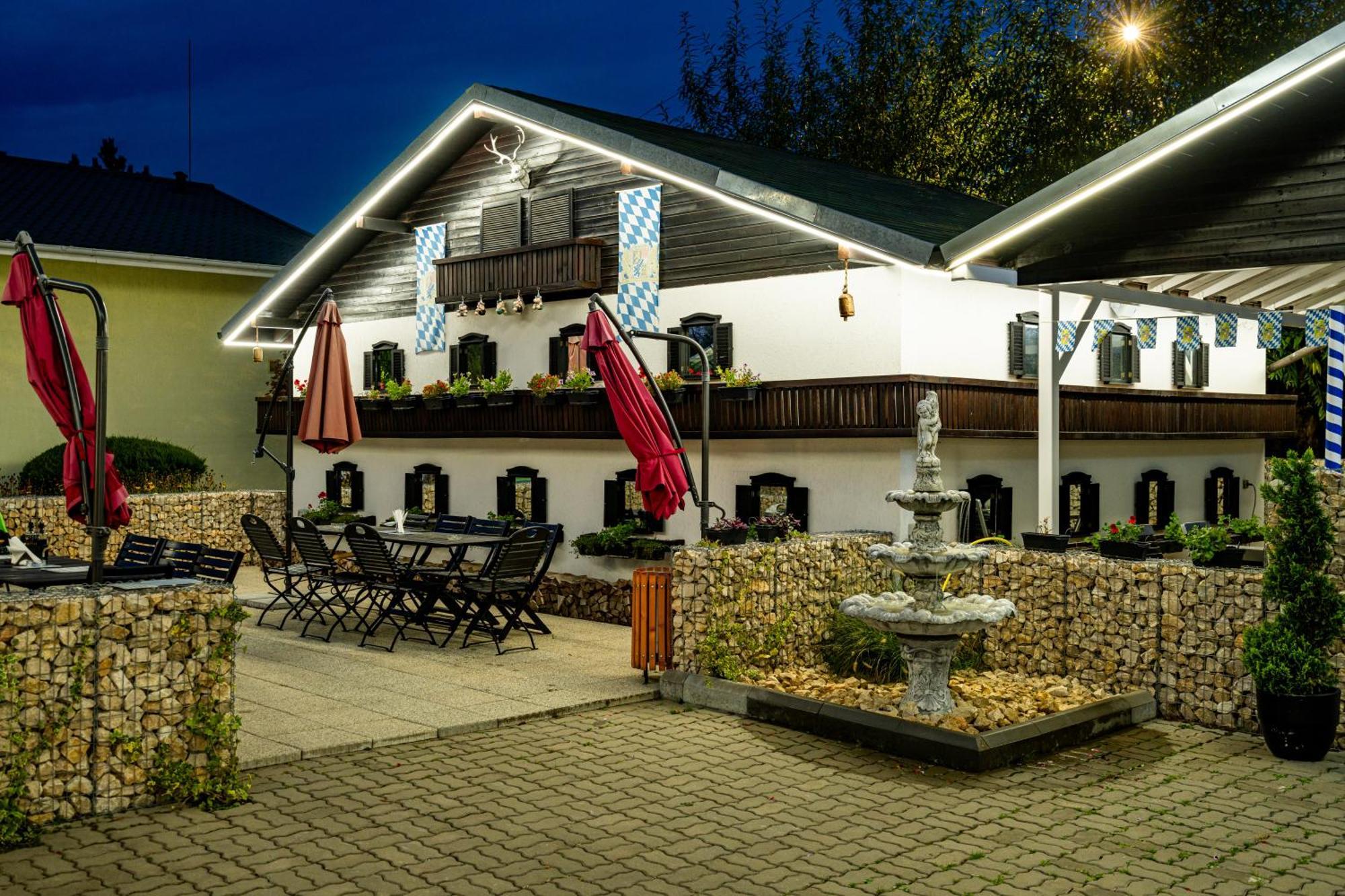 Casa Augsburg Hotel Banesti Bagian luar foto