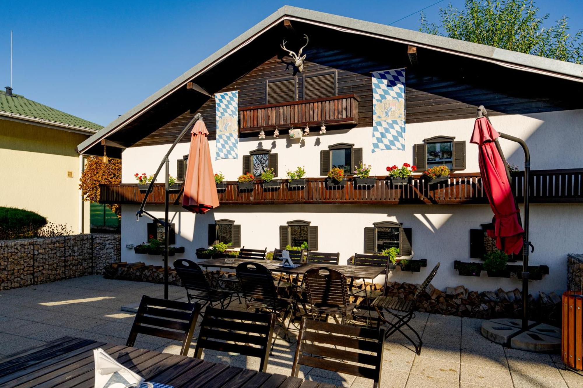 Casa Augsburg Hotel Banesti Bagian luar foto